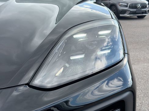 Used 2024 Porsche Cayenne image 10