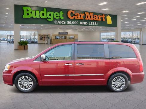 Used 2016 Chrysler Town & Country Touring-L image 4