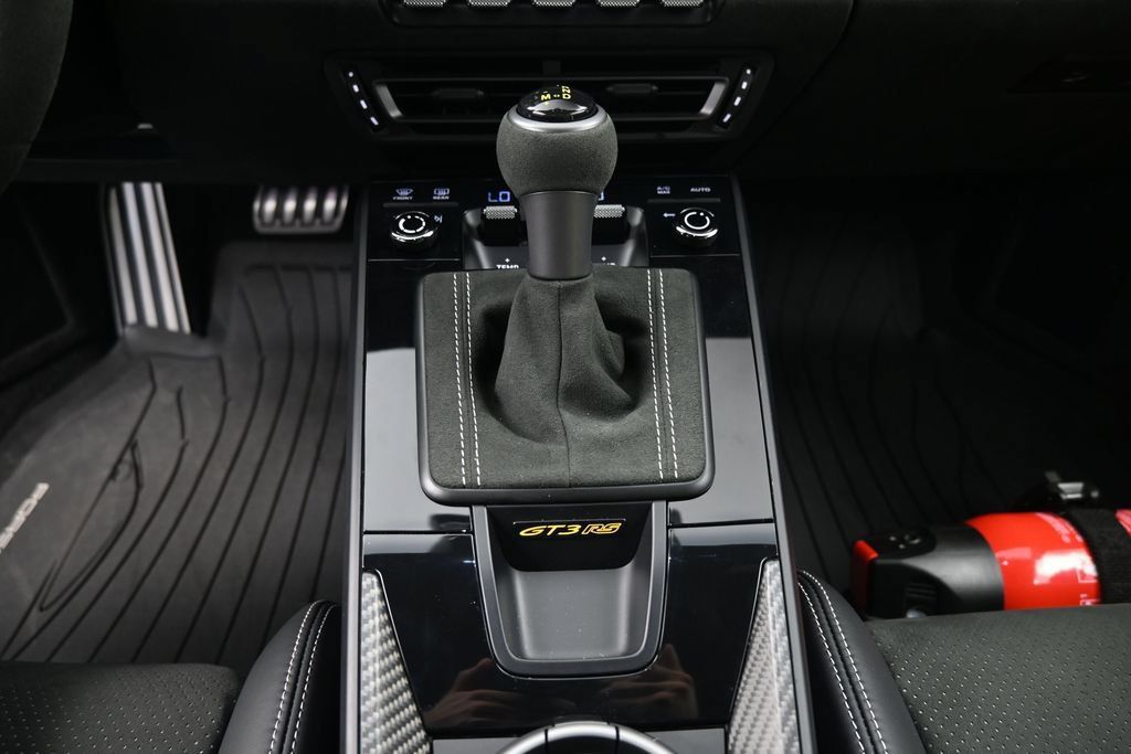 Certified 2025 Porsche 911 GT3 RS RWD image 18