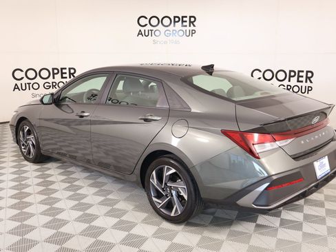 Used 2025 Hyundai Elantra Sport FWD image 21