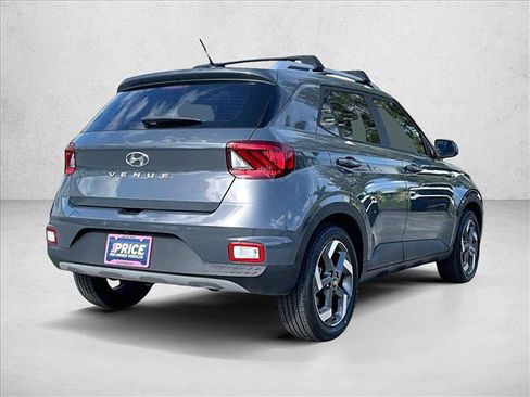 Used 2024 Hyundai Venue SEL image 2