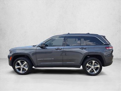 Used 2025 Jeep Grand Cherokee Limited RWD image 9