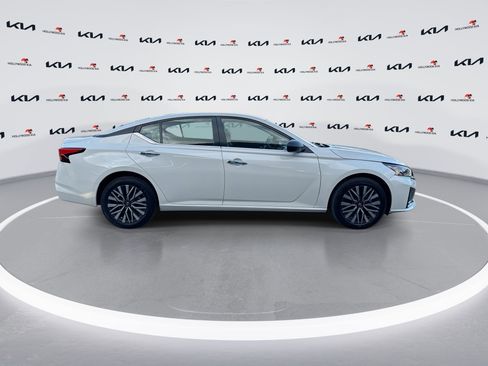 Used 2024 Nissan Altima 2.5 SV AWD/4WD image 9