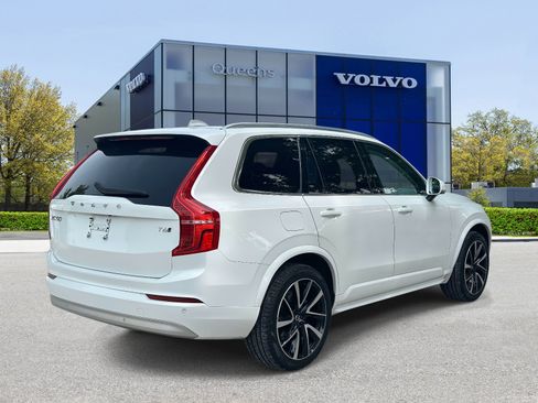 Certified 2022 Volvo XC90 T6 Momentum w/ Climate Package image 4