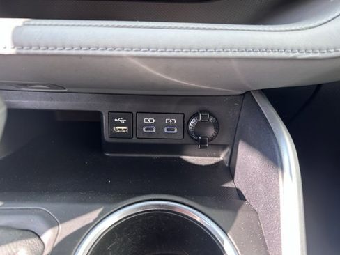 Used 2022 Toyota Highlander LE image 32