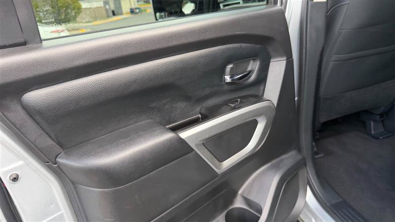 Used 2017 Nissan Titan SV AWD/4WD image 17