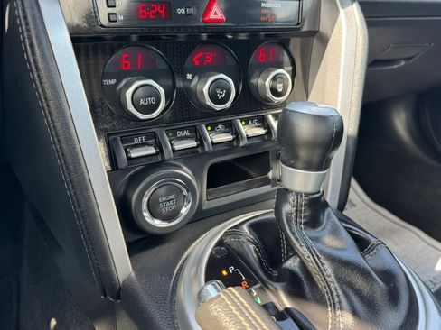 Used 2020 Toyota 86 RWD image 38