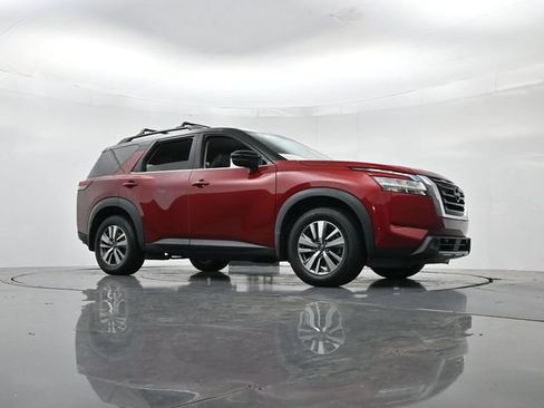 Used 2022 Nissan Pathfinder SL AWD/4WD image 34