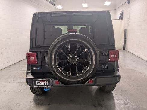 Used 2024 Jeep Wrangler Unlimited Sahara AWD/4WD image 8