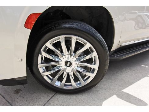 Used 2021 Cadillac Escalade Premium Luxury w/ LPO, Illumination Package RWD image 33