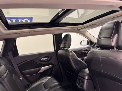 Used 2018 Jeep Cherokee Trailhawk w/ Quick Order Package 27L image 29