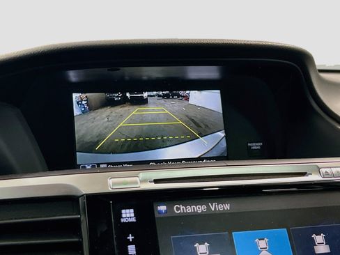 Used 2017 Honda Accord Touring image 10