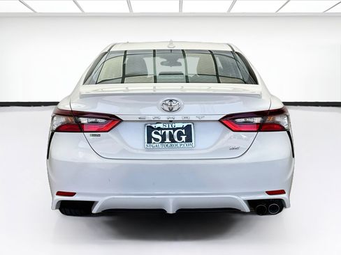 Used 2021 Toyota Camry SE FWD image 5