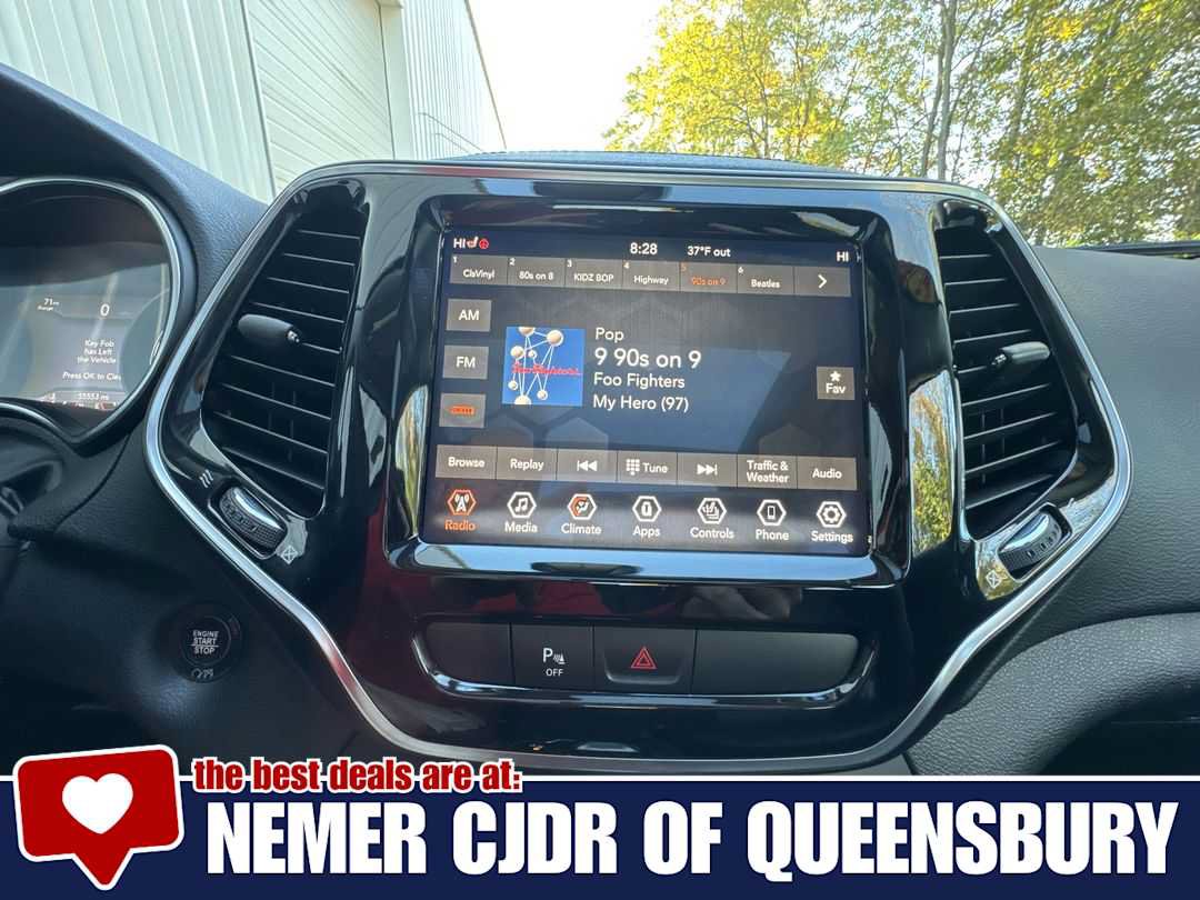 Used 2019 Jeep Cherokee Limited AWD/4WD image 16