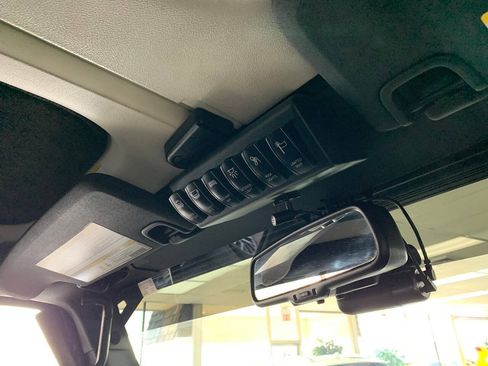 Used 2017 Jeep Wrangler Unlimited Sahara AWD/4WD image 21