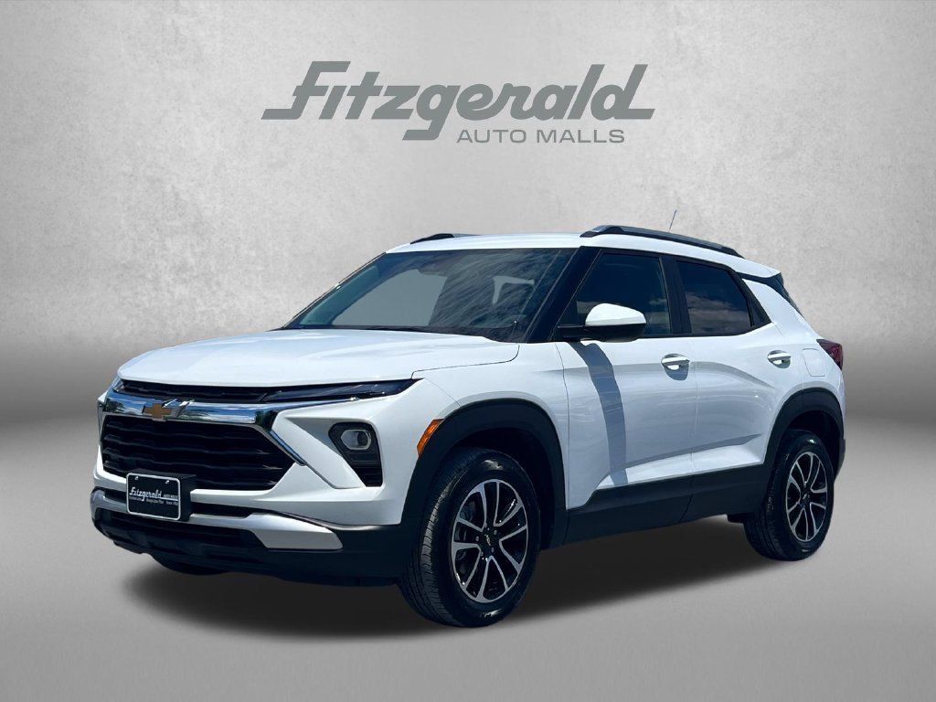 Used 2025 Chevrolet TrailBlazer LT AWD/4WD image 2