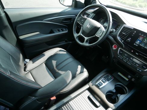 Used 2023 Honda Passport TrailSport image 9
