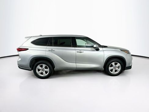 Used 2022 Toyota Highlander LE FWD image 10
