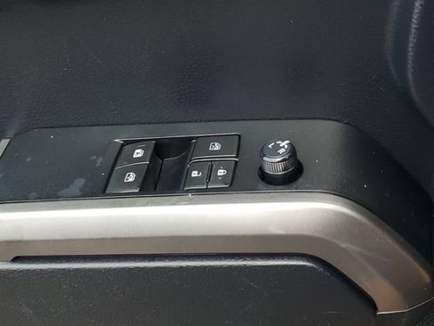 Used 2019 Toyota Tacoma SR5 w/ SR5 Appearance Package (SM) AWD/4WD image 20
