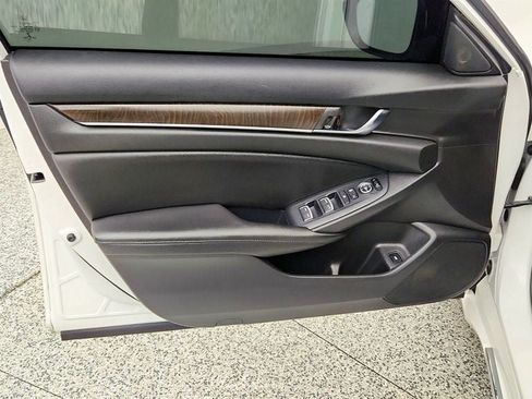 Used 2019 Honda Accord EX image 11
