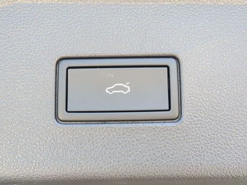 Certified 2024 Volkswagen Atlas SE image 10