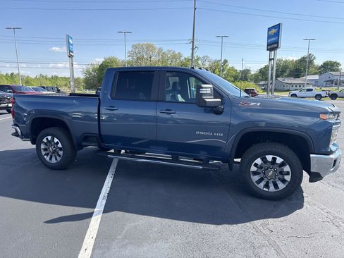 Used 2026 Chevrolet Silverado 2500 LT w/ All Star Edition AWD/4WD image 2