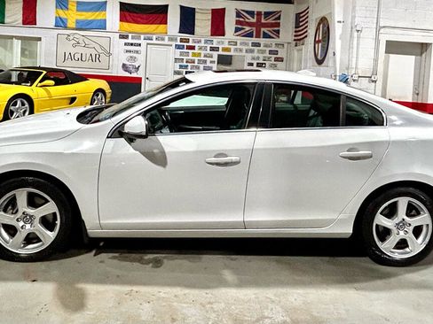 Used 2012 Volvo S60 T5 w/ Multimedia Pkg image 2