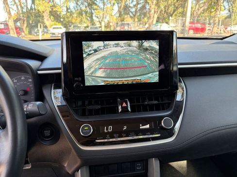 Used 2025 Toyota Corolla Cross LE image 17