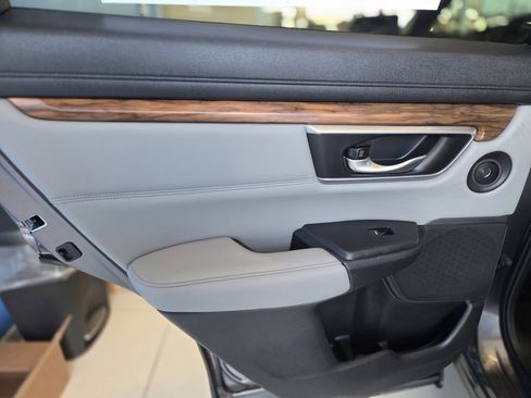 Used 2018 Honda CR-V Touring image 17
