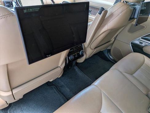 Used 2023 Land Rover Range Rover Long Wheelbase SE image 14