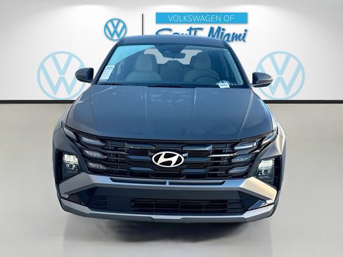 Used 2025 Hyundai Tucson SE image 2