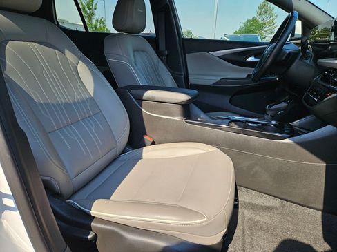 Used 2025 Buick Envista Avenir FWD image 35