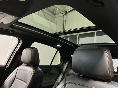 Used 2022 Chevrolet Equinox RS w/ RS Leather Package image 32