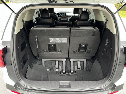Used 2025 Kia Carnival image 36