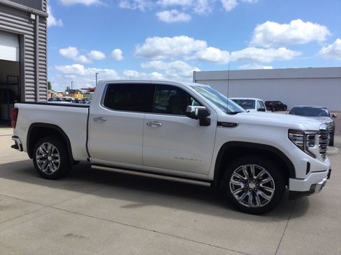 Used 2022 GMC Sierra 1500 Denali w/ Denali Reserve Package AWD/4WD image 4