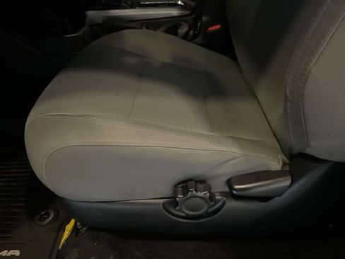 Used 2018 Toyota Tacoma SR5 image 12