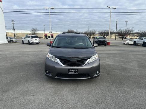 Used 2013 Toyota Sienna LE image 9