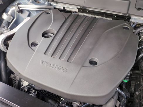 Used 2023 Volvo XC60 B5 Plus w/ Protection Package Premier image 33