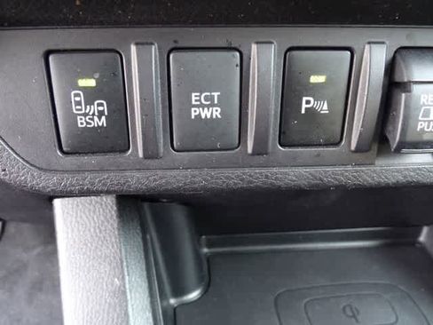 Used 2021 Toyota Tacoma TRD Off-Road w/ Technology Package AWD/4WD image 32