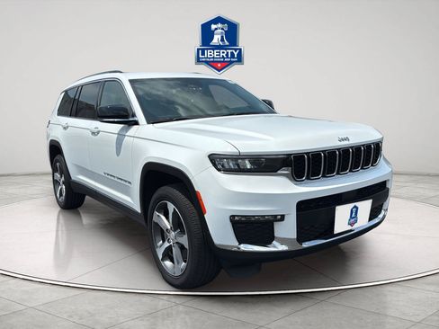 Used 2023 Jeep Grand Cherokee L Limited AWD/4WD image 16