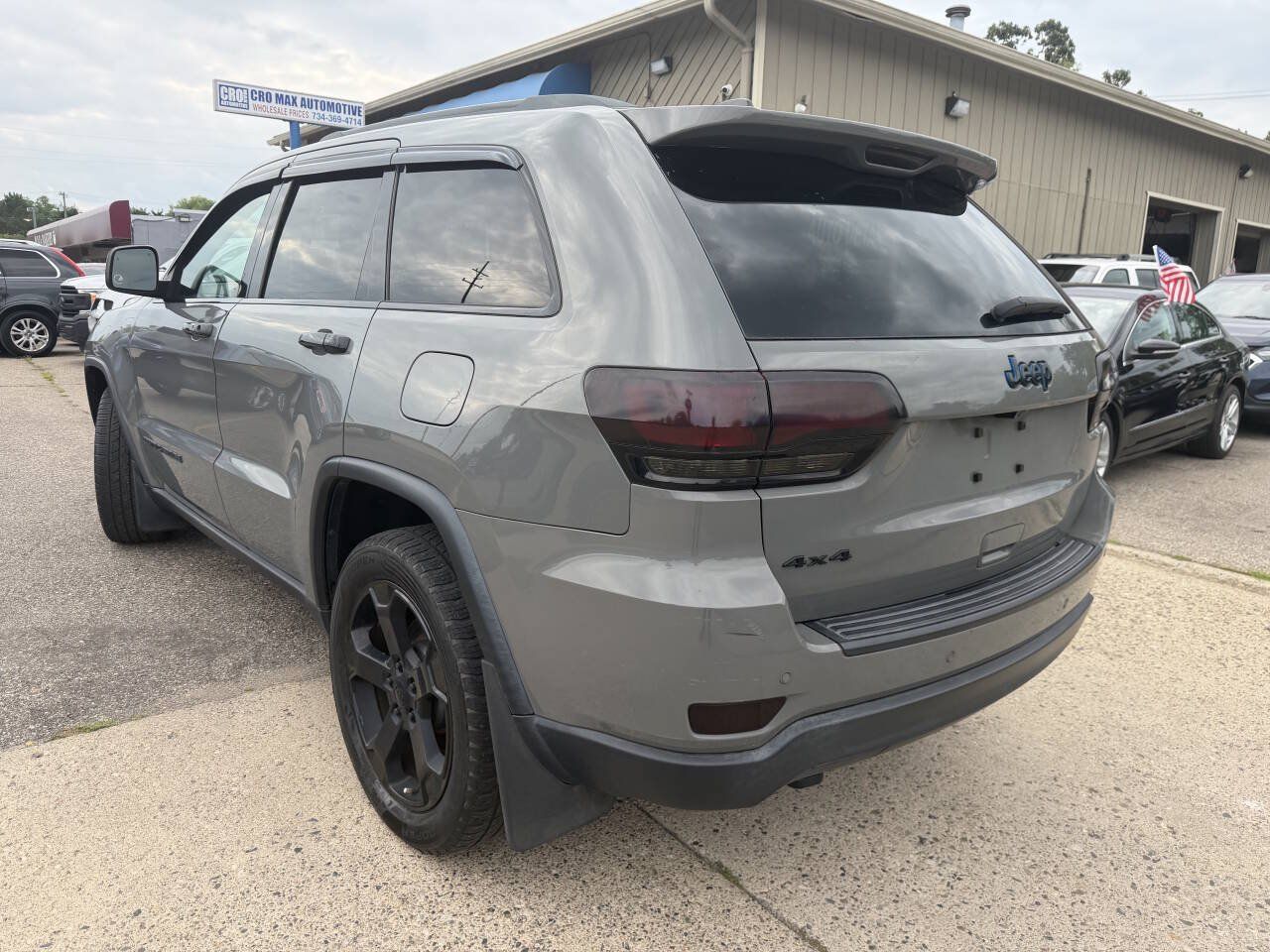 Used 2019 Jeep Grand Cherokee Laredo AWD/4WD image 14