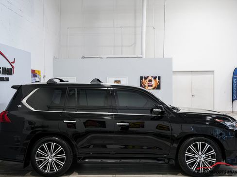 Used 2021 Lexus LX 570 4WD w/ Luxury Package image 25
