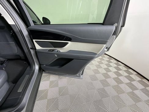 Used 2025 Lincoln Nautilus Premier image 24