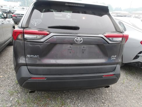 Used 2021 Toyota RAV4 XLE AWD/4WD image 2
