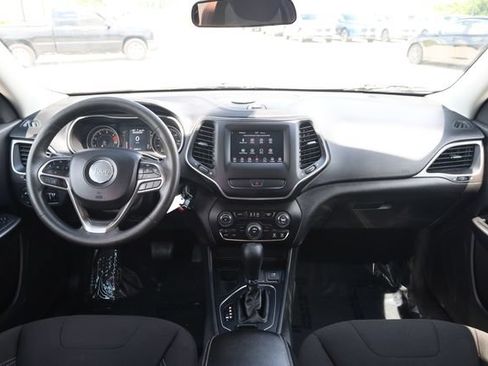 Used 2020 Jeep Cherokee Latitude FWD image 13
