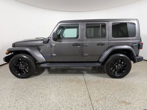 Used 2025 Jeep Wrangler Unlimited Sahara AWD/4WD image 4