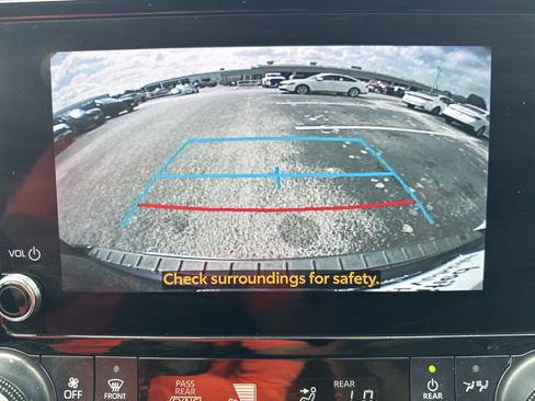 Used 2023 Toyota Highlander XSE FWD image 24