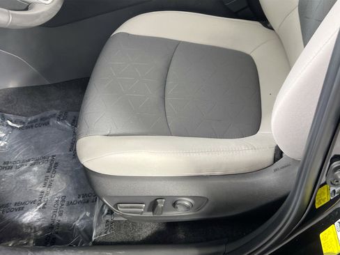 Used 2024 Toyota RAV4 XLE w/ Convenience Package image 18