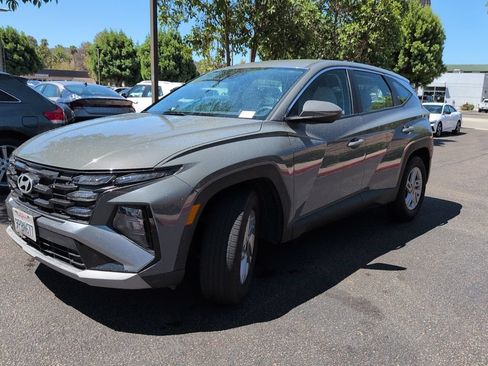 Used 2025 Hyundai Tucson SE FWD image 4