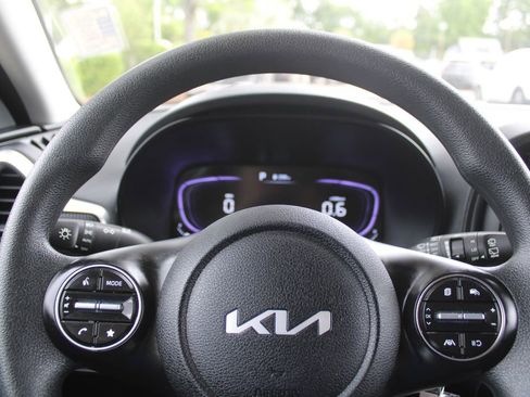 Certified 2025 Kia Soul LX w/ LX Technology Package FWD image 24